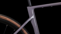 Silniční kolo CUBE ATTAIN C:62 RACE plumgrey 'n' brink 2025