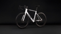 Silniční kolo Cube ATTAIN C:62 SLX metallicwhite´n´black 2027