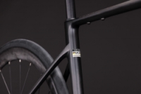 Silniční kolo Cube ATTAIN C:62 RACE carbon´n´coalchrome 2027