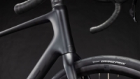 Silniční kolo Cube ATTAIN C:62 RACE blackline 2026