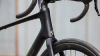 Silniční kolo Cube ATTAIN C:62 RACE carbon´n´coalchrome 2027